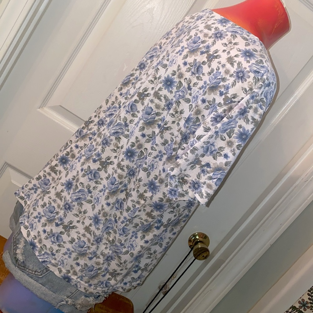 VINTAGE Floral Blue and White Women's Top - Picture 10 of 10